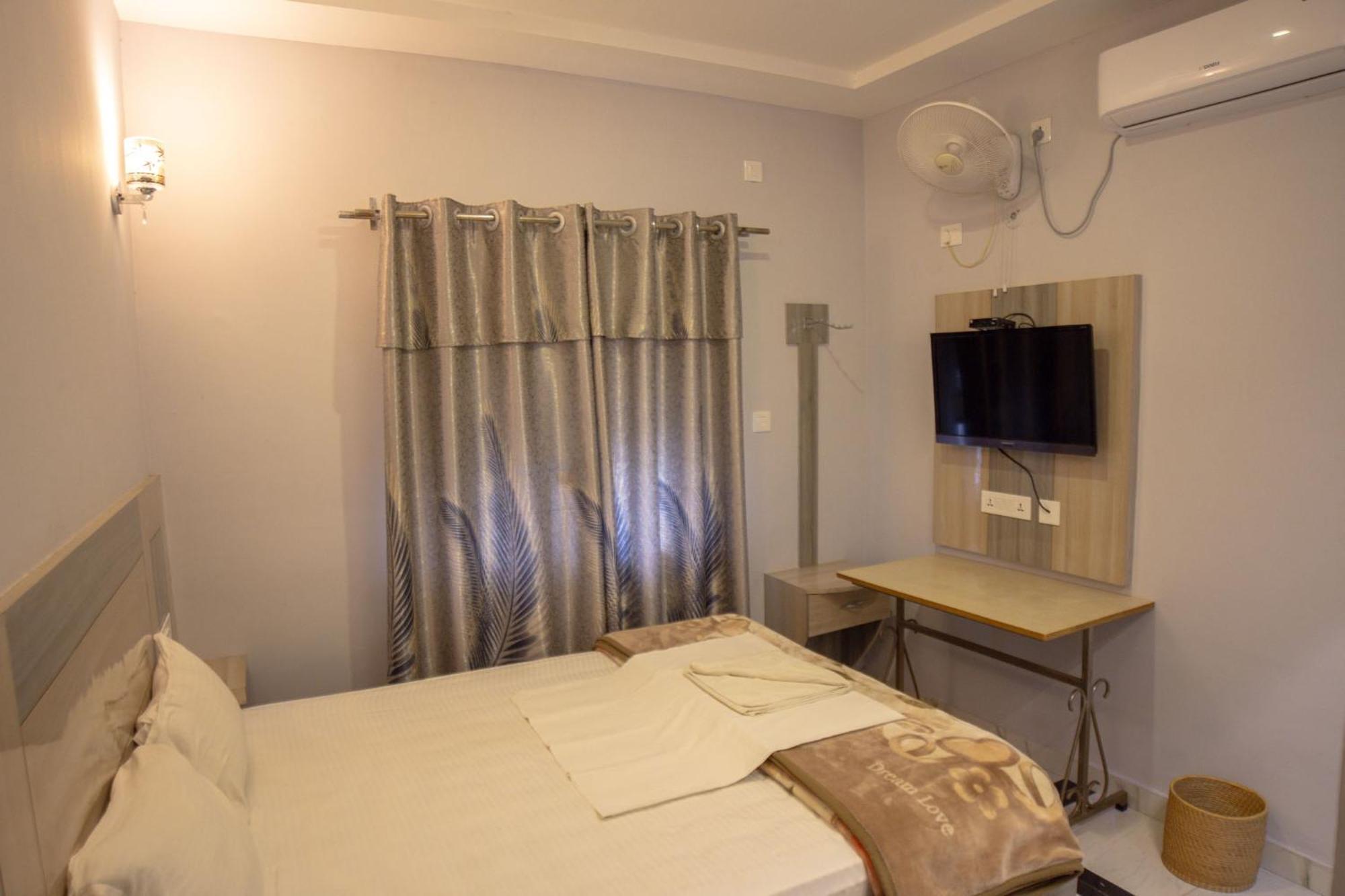 Galaxy Guest House Siddharthanagar Bilik gambar